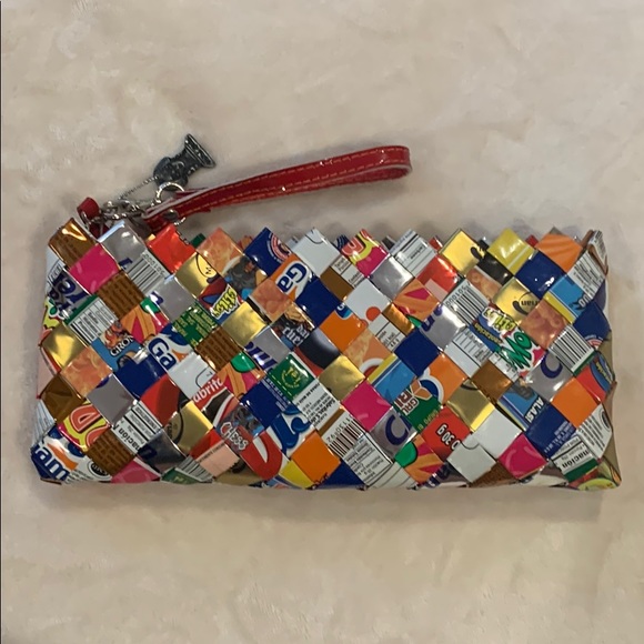 Woven Magazine Clutch - Picture 2 of 8